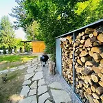 Glamping Paradise With Wellness Dom wakacyjny Dolni Brezany