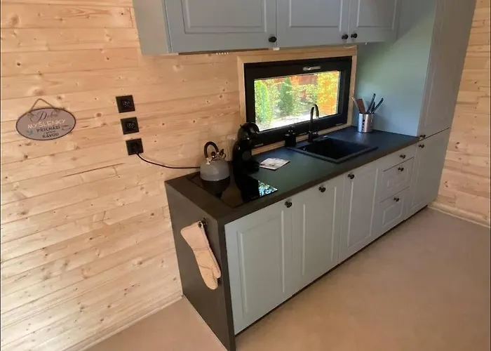 Дом отдыха Glamping Paradise With Wellness Dolni Brezany